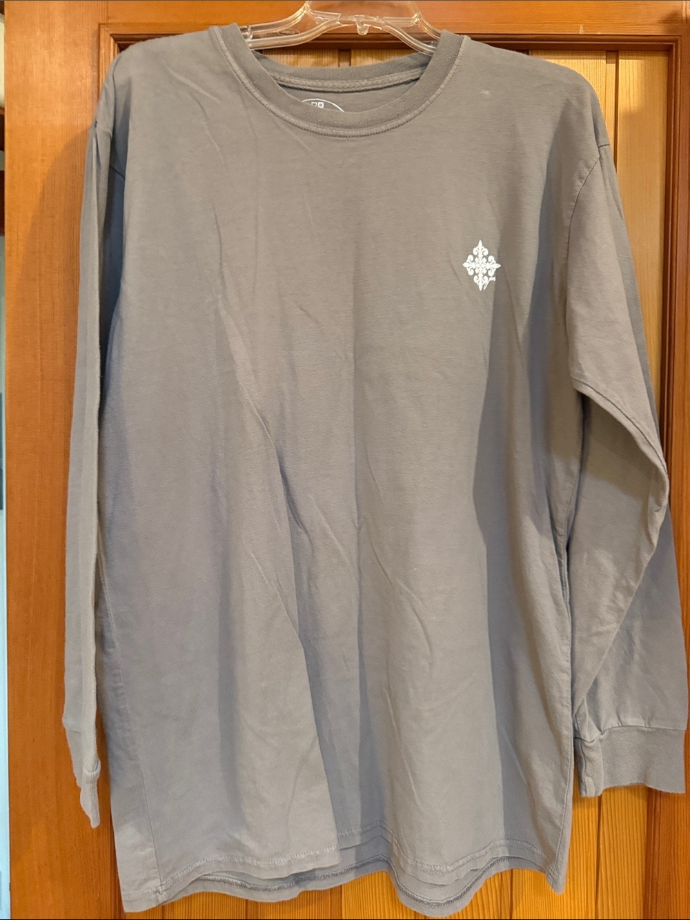 Jane Marie Taupe Long Sleeve Tee with Festive Dog Stack Graphic Size L - Picture 3 of 5